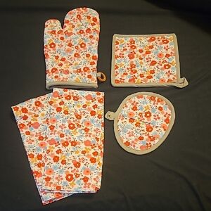 Floral Kitchen Set - Oven Mitt, Pot Holders, Towels